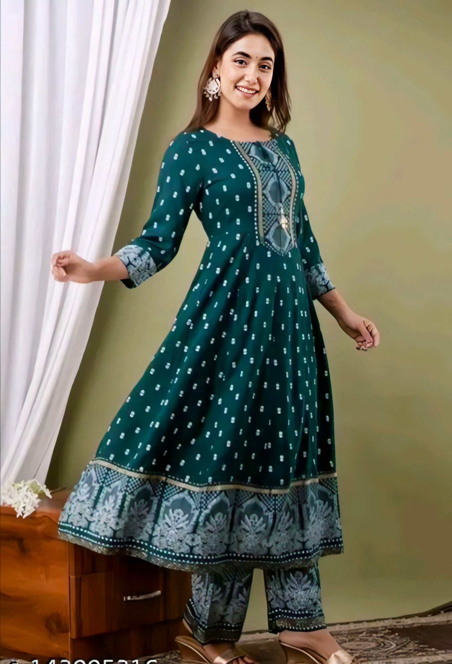 Green embroidery kurta set for womens